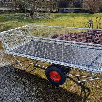 Chariot avec ridelles et plateau bois